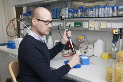 This is Christian Derntl in the bio-lab. Credit: Vienna University of Technology