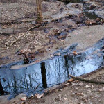 Federal investigators say a pipeline in Ohio leaked 20,000 gallons of crude oil last week. Photo credit: U.S. Environmental Agency/via RT America